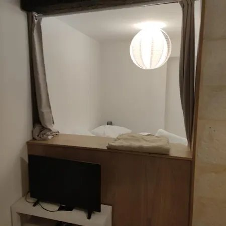 De Charme, Au Calme Dans Le Vieux アパート *