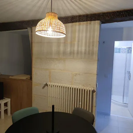 De Charme, Au Calme Dans Le Vieux Chaumont (Haute-Marne)