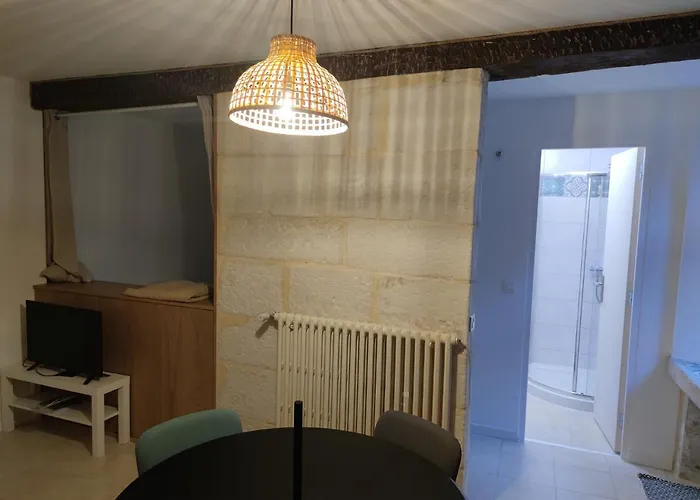 De Charme, Au Calme Dans Le Vieux Chaumont (Haute-Marne)