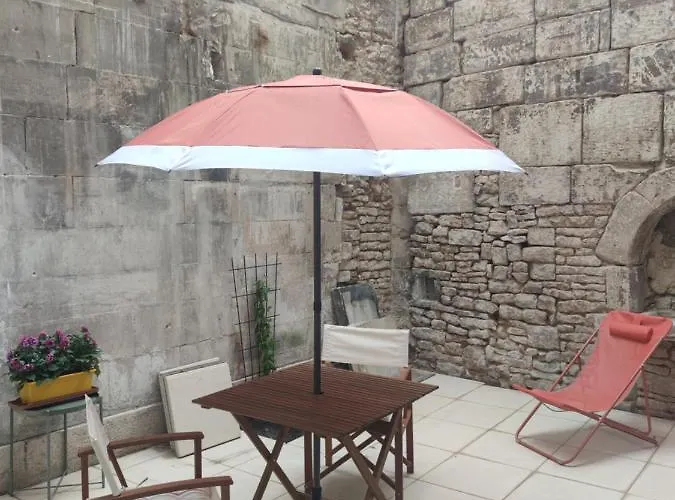 De Charme, Au Calme Dans Le Vieux * Chaumont (Haute-Marne)